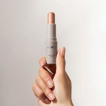 Фото Хайлайтер в стике тон 02, 5,2 г 5