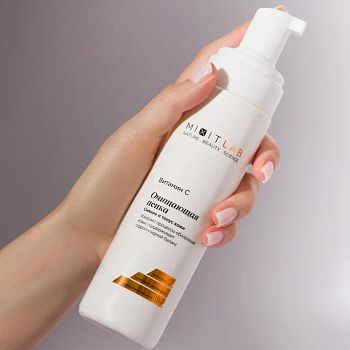 Фото Очищающая пенка с витамином С и церамидами для всех типов кожи, 200 мл 3