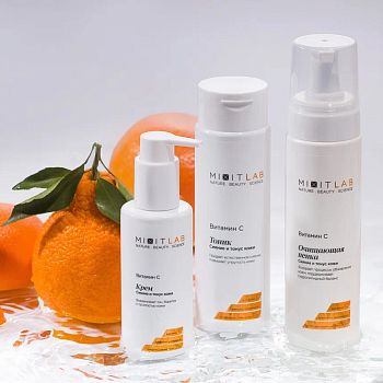 Фото Очищающая пенка с витамином С и церамидами для всех типов кожи, 200 мл 5