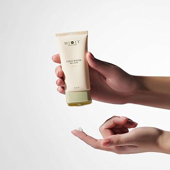 Фото Универсальный крем для лица с кокосовой водой, 50 мл 3